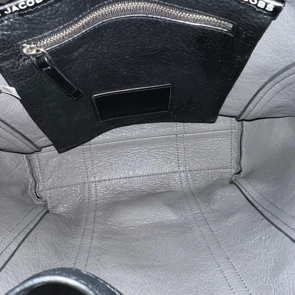 Marc Jacobs The Tag Tote Black‎ Leather Bag